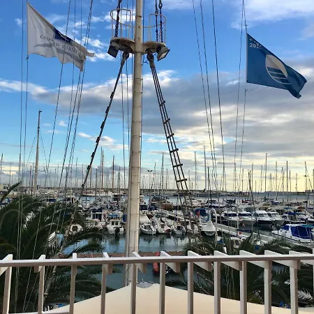 Апартаменты Apartment *